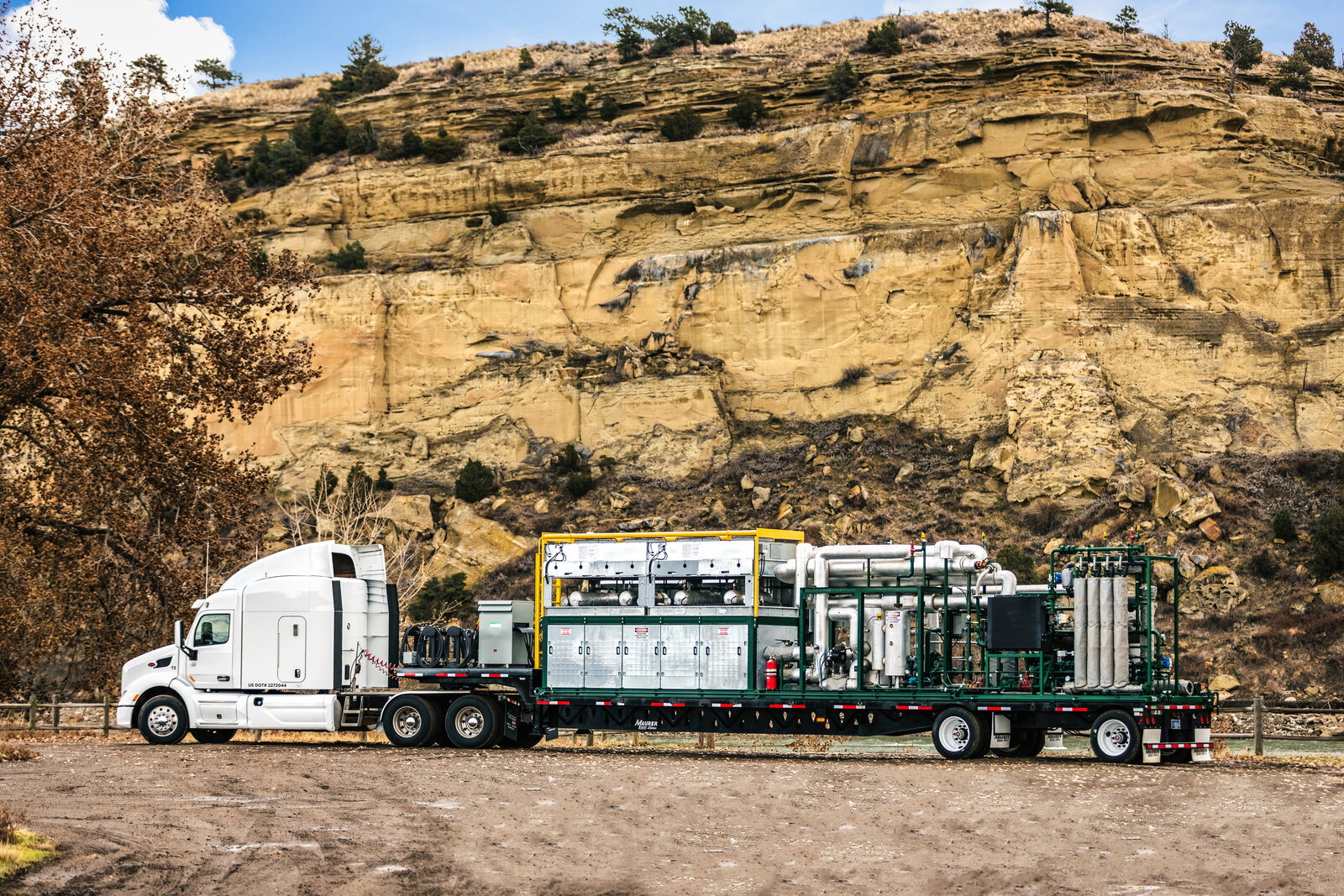 Truck-mounted GTUIT mobile gas processing system
